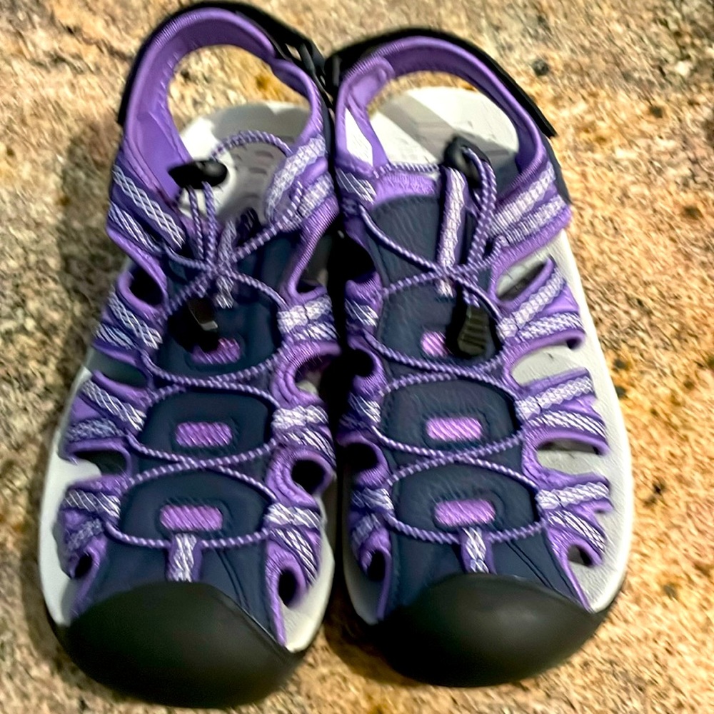 Quick Drying Closed Toe Outdoor Women’s Athletic Sandals Size 10